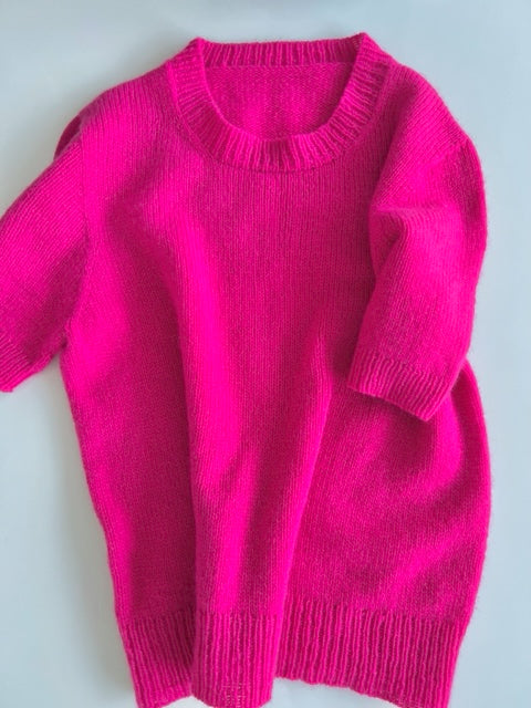 Kurzarmpullover aus Cardiff Cashmere Classic Wolle, gestrickt nach Strickanleitung POPPY TEE von Petitknit